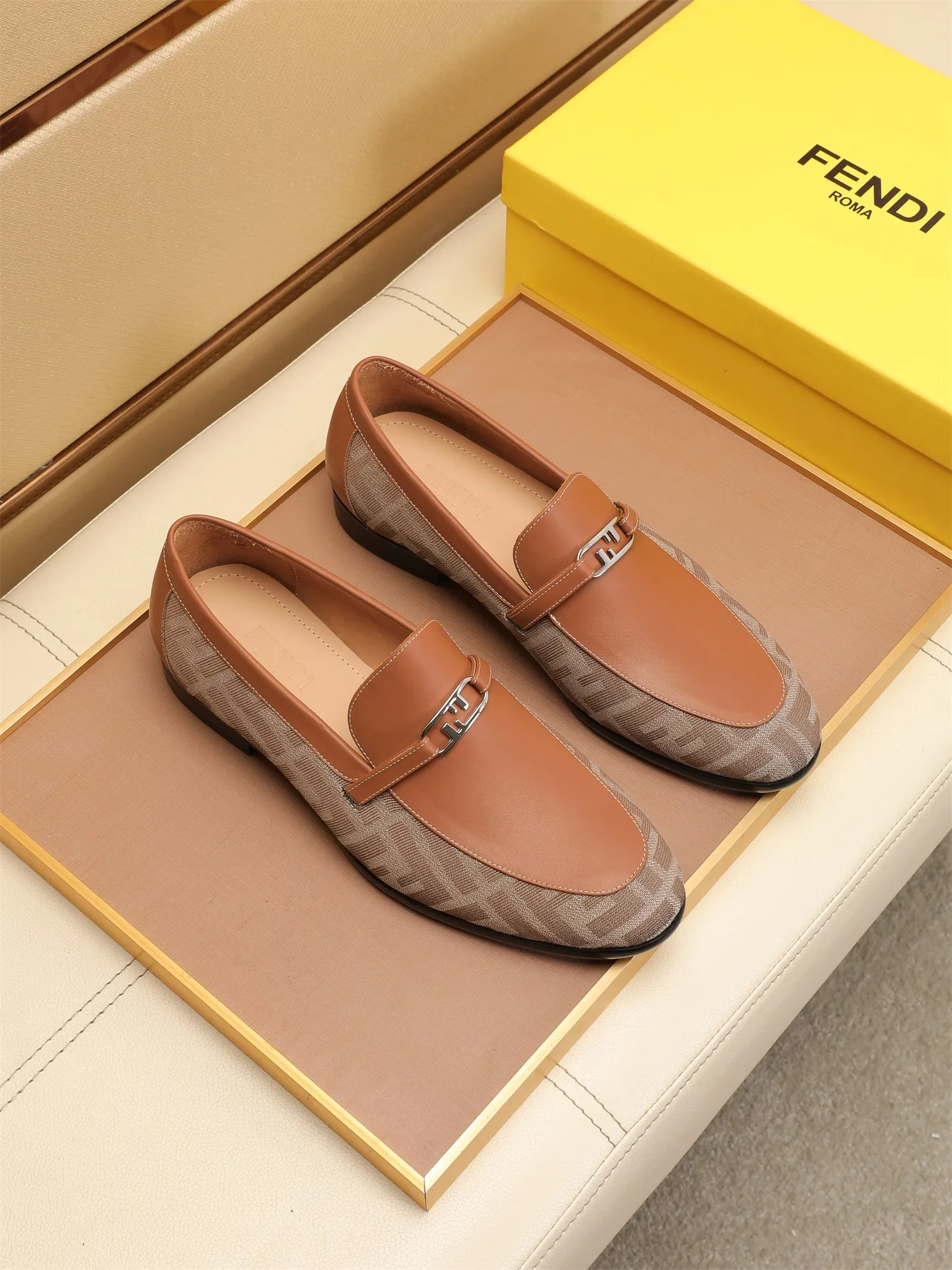 Men's shoes💰460 🕷🕷【FENDI】The latest men's formal leather shoes🇨🇳Classic series not to be missed💯The first layer is made of imported first-layer cowhide☘Original quality, the leather is smooth and delicate🎋Awesome version, perfect streamlined outline🍇Cowhide lining, size 38-44 (customized at 45.46)...